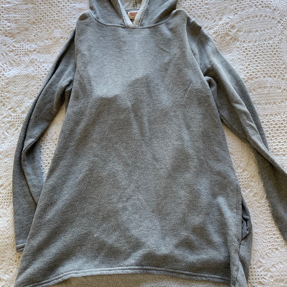 grey sweatshirt